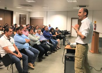 Foto Alexandre palestrando - crédito: Elisângela Santos
