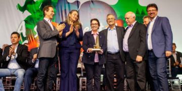 Aurora inaugura em Chapecó o maior Frigorífico de suínos do Brasil