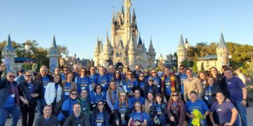 Sescoop/RJ leva primeira turma para treinamento na Disney