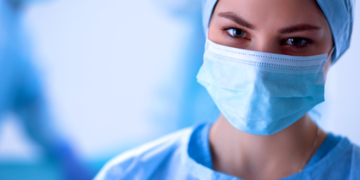 Cooperativa de trabalho médico distribui máscara de proteção aos cooperados