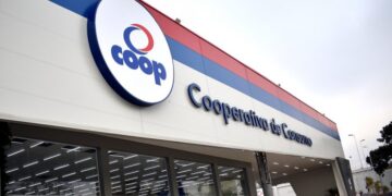 Beneficiários do auxílio emergencial podem pagar compras na Coop sem sacar dinheiro