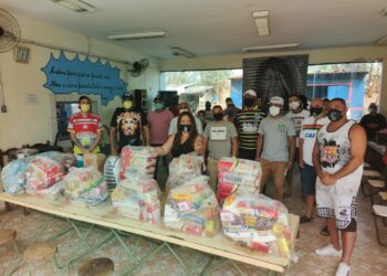 Sicoob Cecres doa mais de uma tonelada de mantimentos para cooperativa de reciclagem