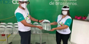 Sistema OCB/AL entrega protetores faciais a Cooperativas de Enfermagem