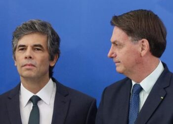 Nelson Teich pede demissão do Ministério da Saúde