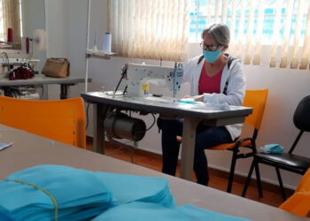 Cocari capacita voluntários para a confecção de máscaras no Paraná