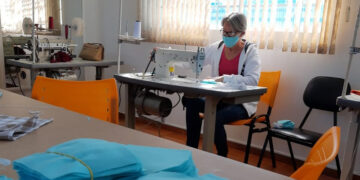Cocari capacita voluntários para a confecção de máscaras no Paraná