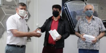 Unimed CG doa termômetros digitais, máscaras e álcool em gel para comunidade