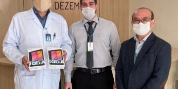 Sicoob Uni Sudeste doa tablets para contato entre pacientes com Covid-19 e seus familiares