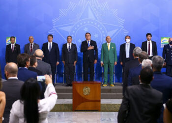 Governo federal lança programa Descomplica Brasil