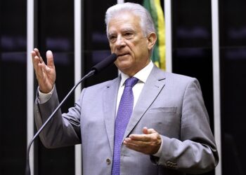 Em discurso no Congresso, deputado Rubens Bueno celebra 50 anos da Coamo