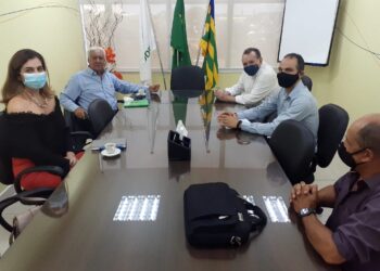 OCB/GO discute parceria com associação de energia fotovoltaica