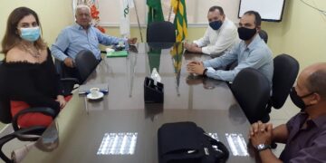 OCB/GO discute parceria com associação de energia fotovoltaica