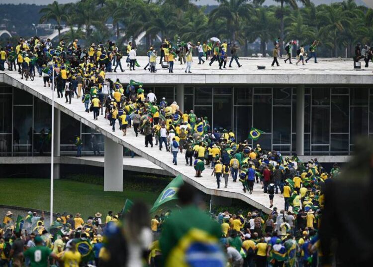 invasão dos prédios dos Trêes Poderes