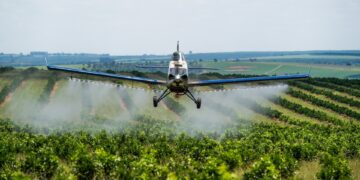 Cooperemb financia avião agrícola da Embraer e amplia atuação no agronegócio sustentável