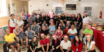 Projeto Laços celebra o Natal com idosos do Abrigo São Vicente de Paulo