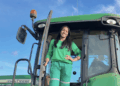 Jovem operadora de máquinas viraliza no Ano Internacional da Mulher Agricultora 2026