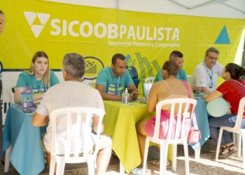 Educação financeira aproxima Sicoob Paulista da comunidade no Dia C 