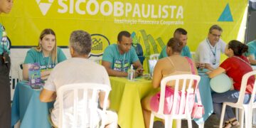 Educação financeira aproxima Sicoob Paulista da comunidade no Dia C 