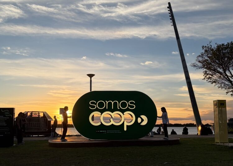 SomosCoop na Orla convida gaúchos a iluminar pela cooperação